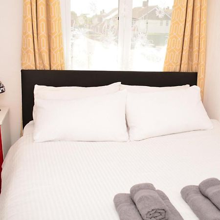 Sm Dreams Unlimited Serviced Accommodation- Stanwell-Staines-Heathrow المظهر الخارجي الصورة
