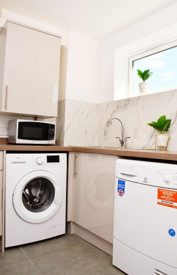 Sm Dreams Unlimited Serviced Accommodation- Stanwell-Staines-Heathrow المظهر الخارجي الصورة
