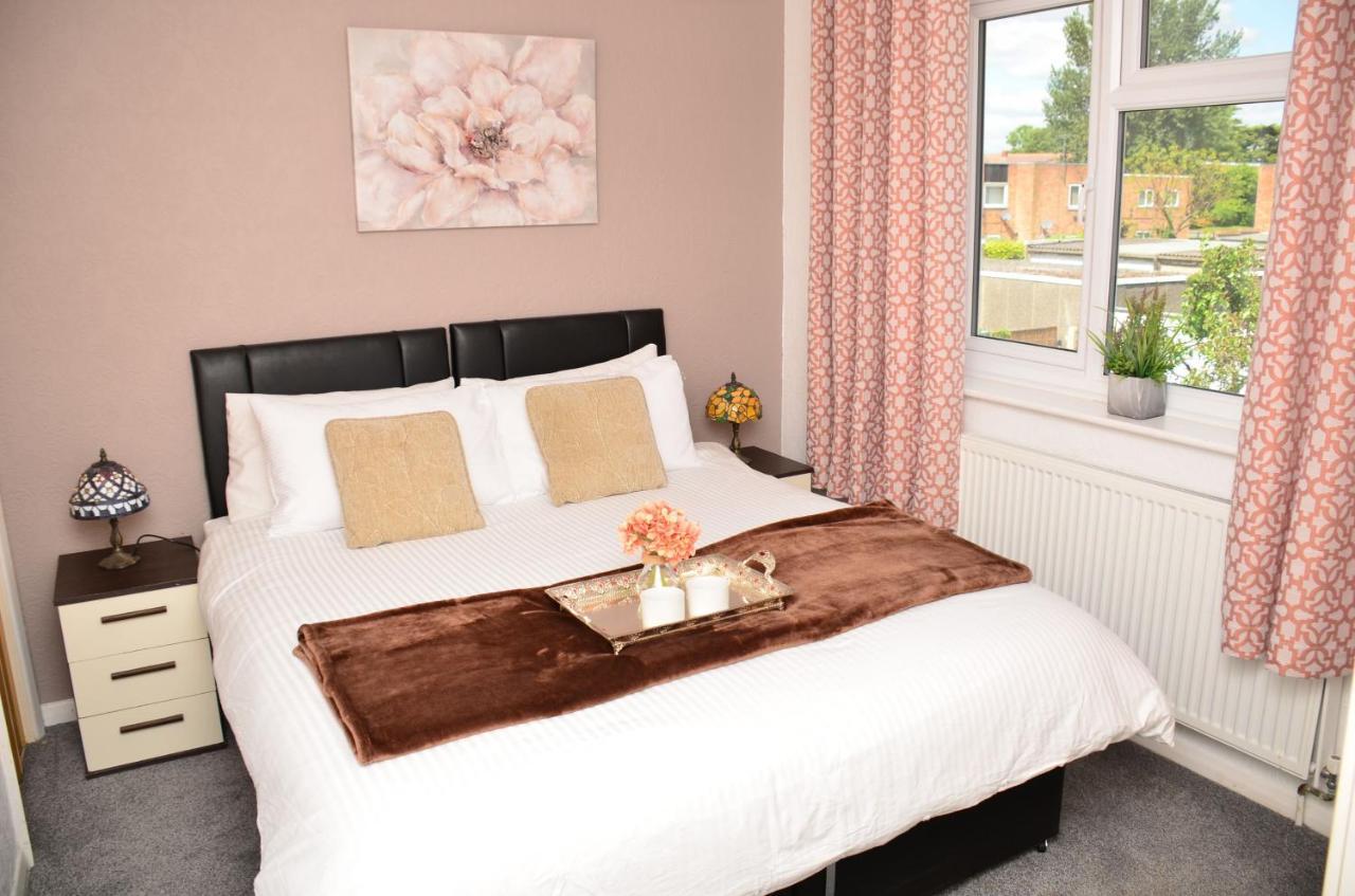 Sm Dreams Unlimited Serviced Accommodation- Stanwell-Staines-Heathrow المظهر الخارجي الصورة