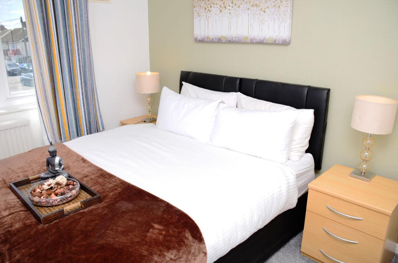 Sm Dreams Unlimited Serviced Accommodation- Stanwell-Staines-Heathrow المظهر الخارجي الصورة
