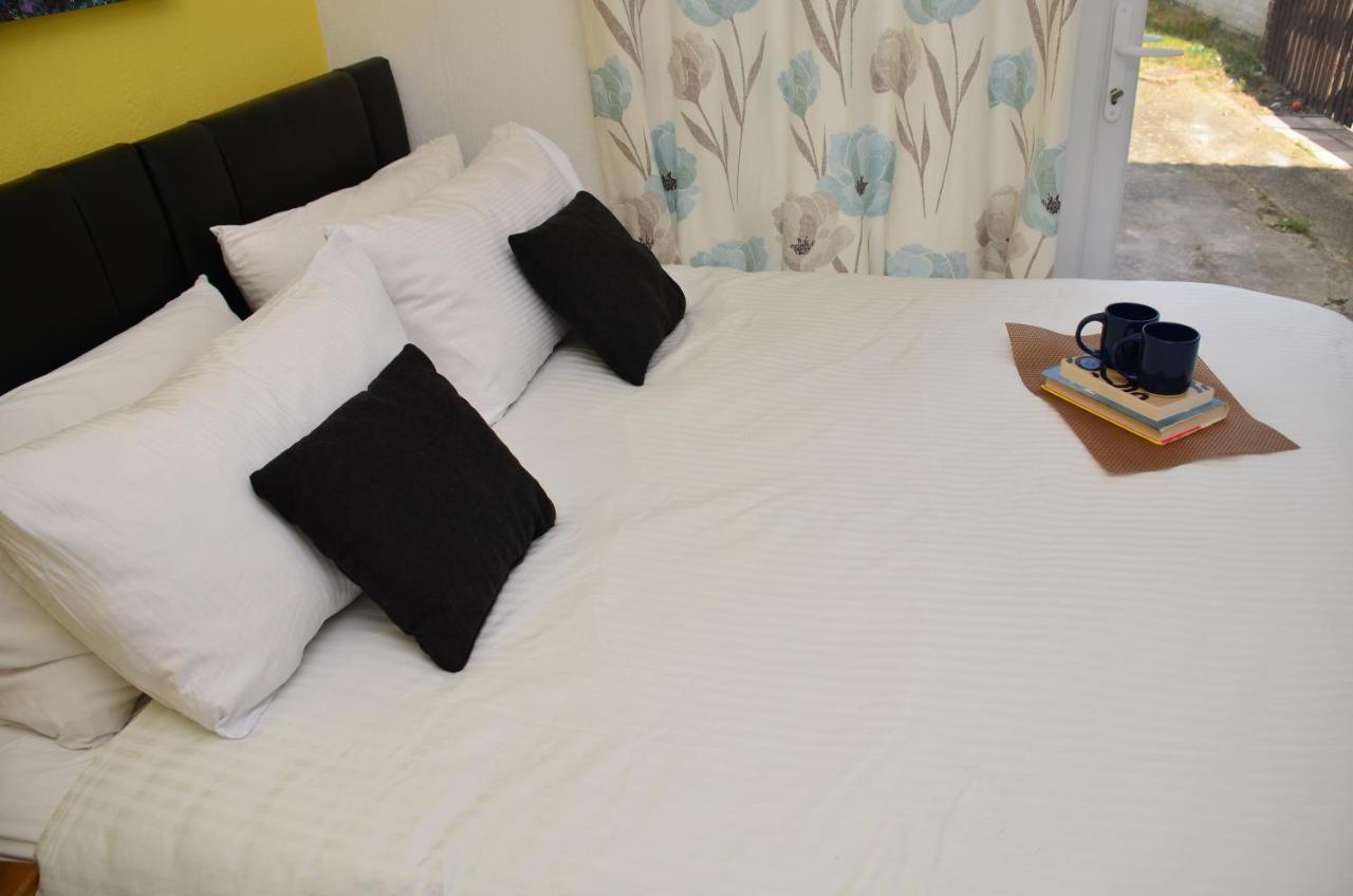 Sm Dreams Unlimited Serviced Accommodation- Stanwell-Staines-Heathrow المظهر الخارجي الصورة