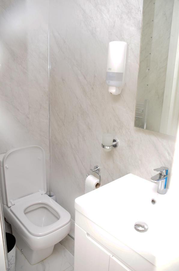 Sm Dreams Unlimited Serviced Accommodation- Stanwell-Staines-Heathrow المظهر الخارجي الصورة