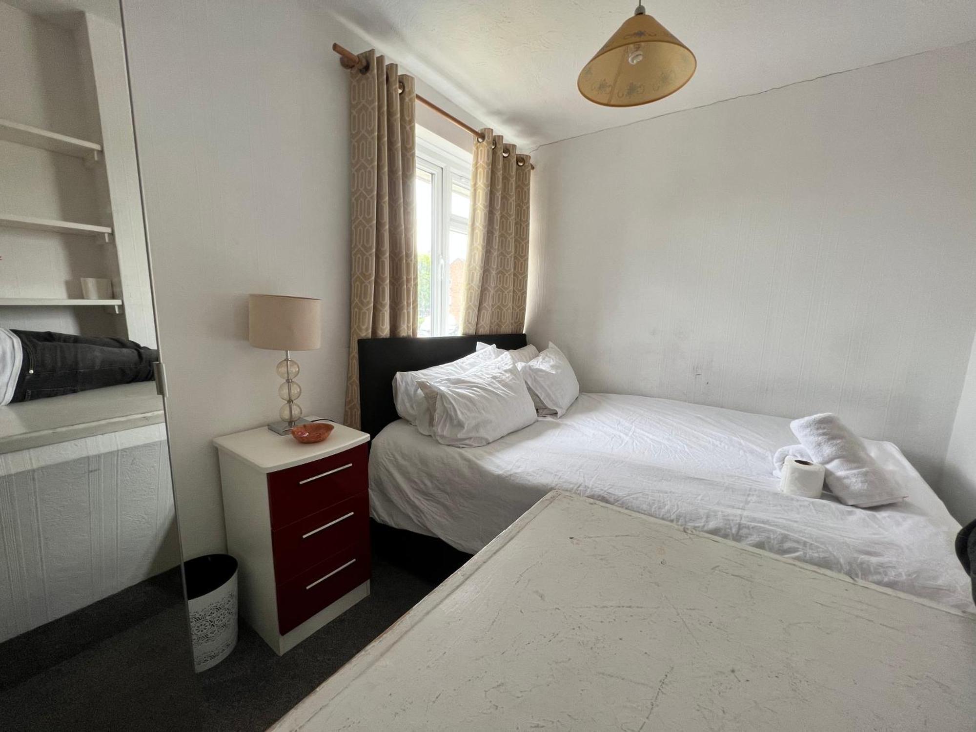 Sm Dreams Unlimited Serviced Accommodation- Stanwell-Staines-Heathrow المظهر الخارجي الصورة